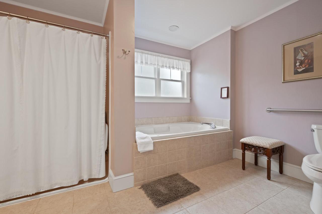 Brook Farm Inn 레녹스 외부 사진